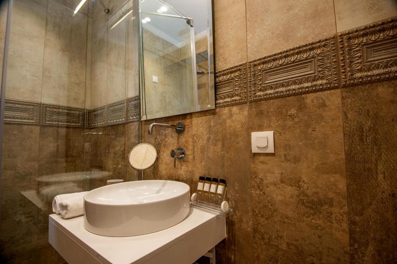Junior Suite Bathroom